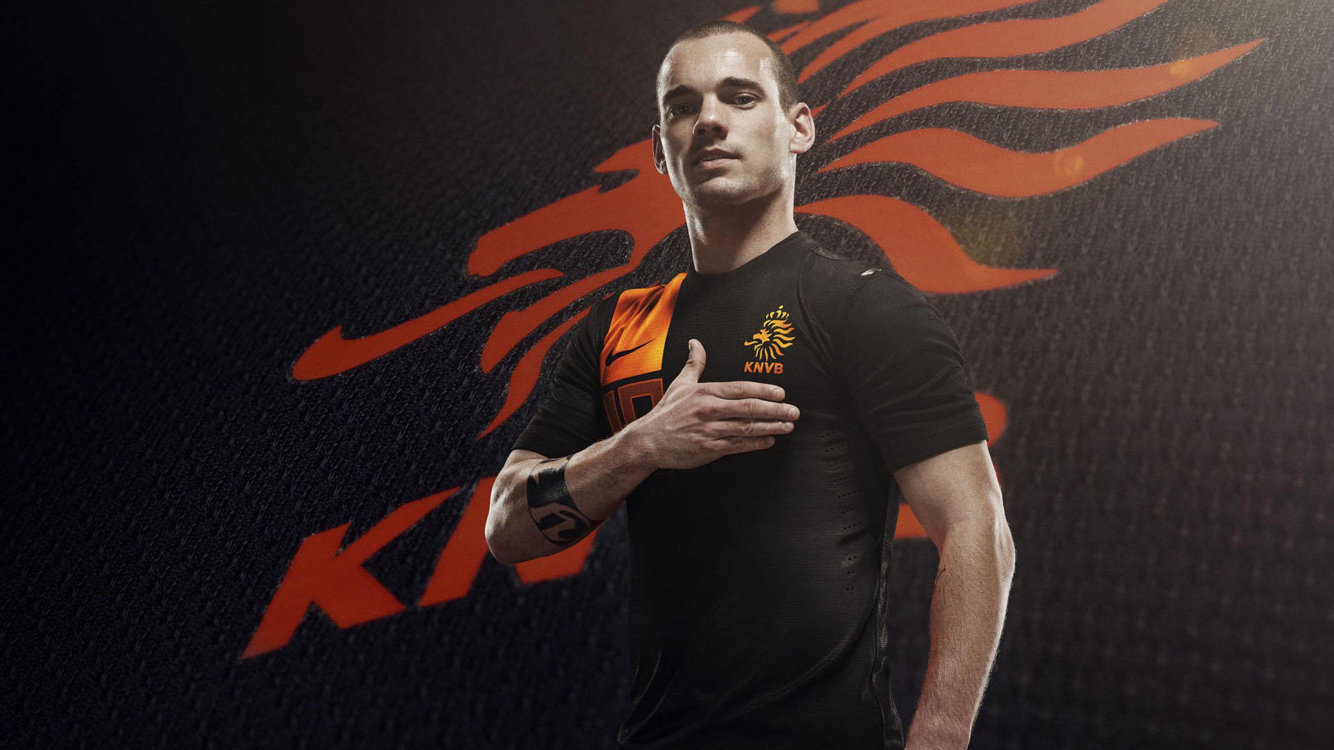 “足球+科技+文化”行业融合成果不断丰富，行业空间不断扩大，足球行业的商业模式