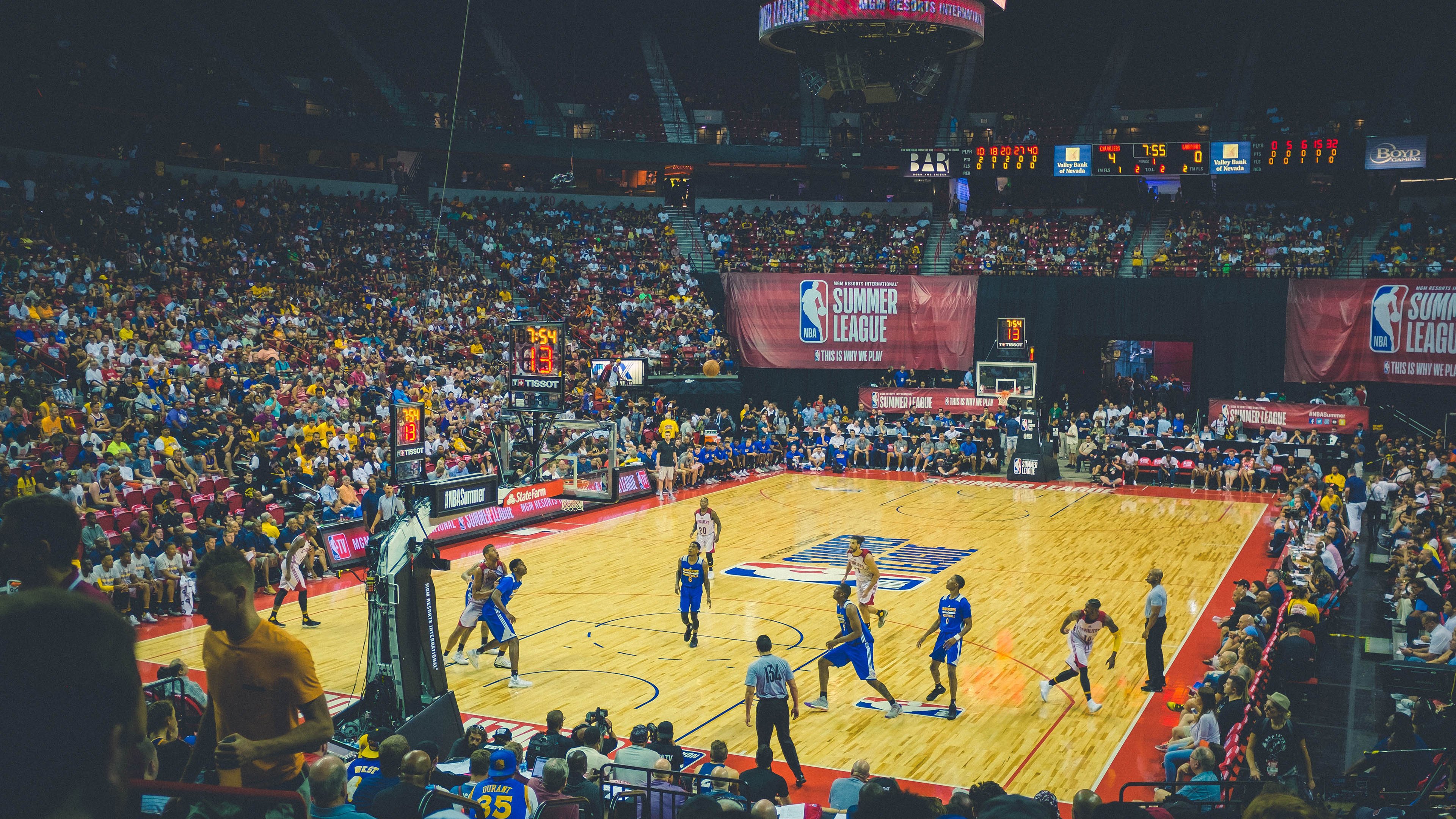 开云体育官网-《虚拟偶像崛起，电竞比赛明星化全面铺开》，虚拟偶像界大名鼎鼎的人物叫什么